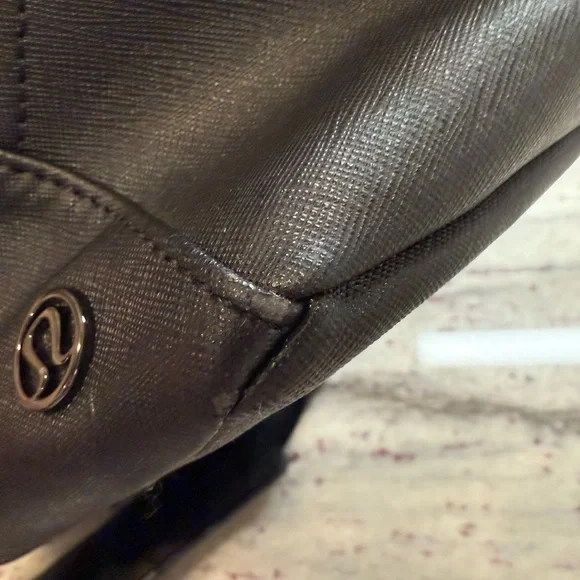 lululemon athletica Black Shoulder Bag with Adjustable Strap - Picture 9 of 11